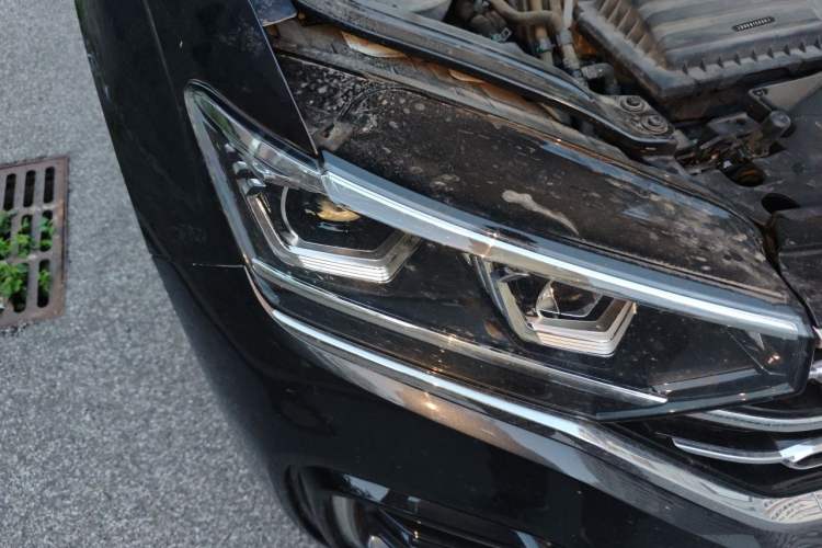 Used Volkswagen Tayron GTE Plug-in Hybrid 2020 1.4T Luxury Model Right Front Headlight