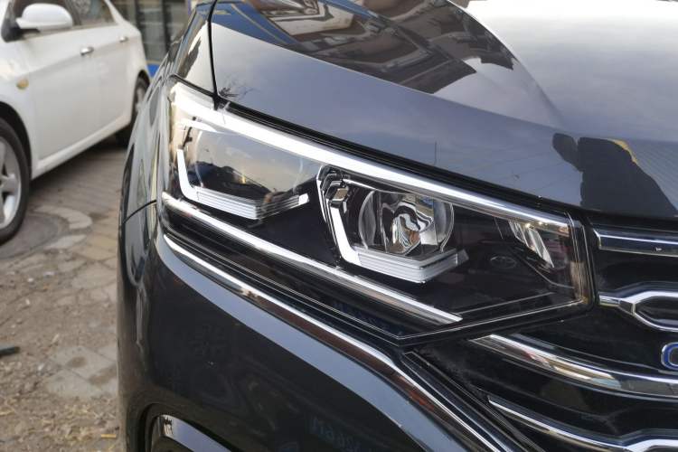 Used Volkswagen Tayron GTE Plug-in Hybrid 2020 1.4T Luxury Model Right Front Headlight