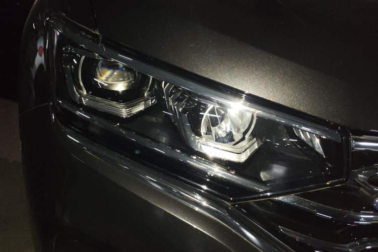 Used Volkswagen Tayron GTE Plug-in Hybrid 2020 1.4T Luxury Model Right Front Headlight