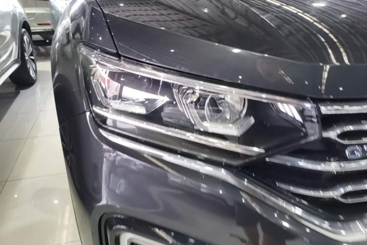 Used Volkswagen Tayron GTE Plug-in Hybrid 2020 1.4T Luxury Model Right Front Headlight