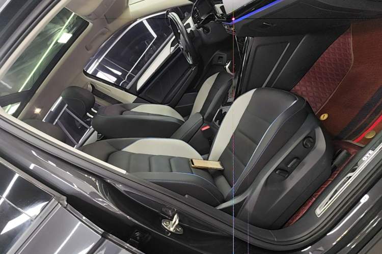 Used Volkswagen Tayron GTE Plug-in Hybrid 2020 1.4T Luxury Model Right Front Seat