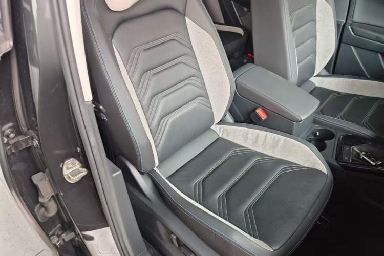 Used Volkswagen Tayron GTE Plug-in Hybrid 2020 1.4T Luxury Model Right Front Seat