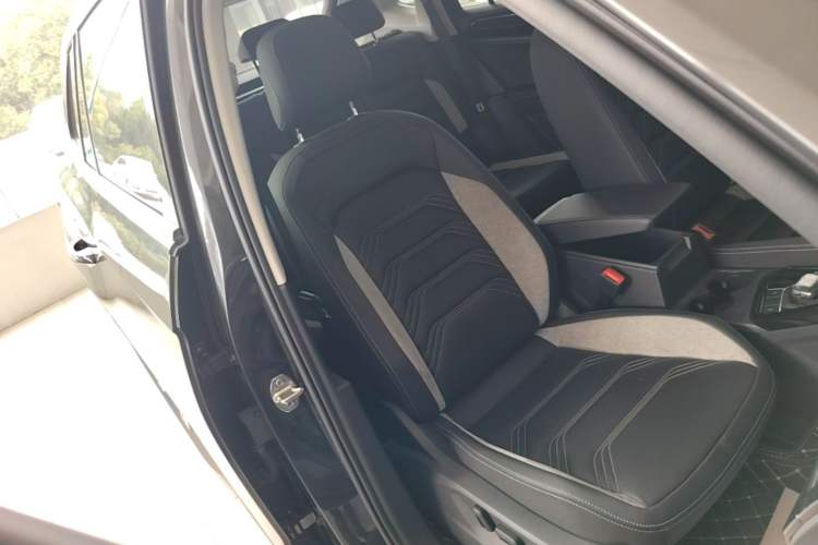 Used Volkswagen Tayron GTE Plug-in Hybrid 2020 1.4T Luxury Model Right Front Seat