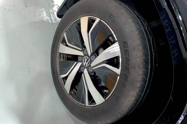 Used Volkswagen Tayron GTE Plug-in Hybrid 2020 1.4T Luxury Model Right Rear Wheel Hub