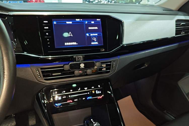 Used Volkswagen Tayron GTE Plug-in Hybrid 2020 1.4T Luxury Model Audio And AC Panel