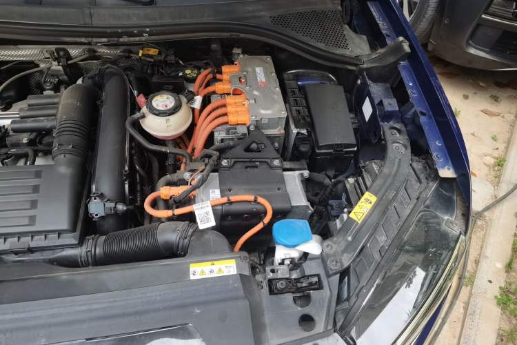 Used Volkswagen Tayron GTE Plug-in Hybrid 2020 1.4T Luxury Model Engine Bay Left