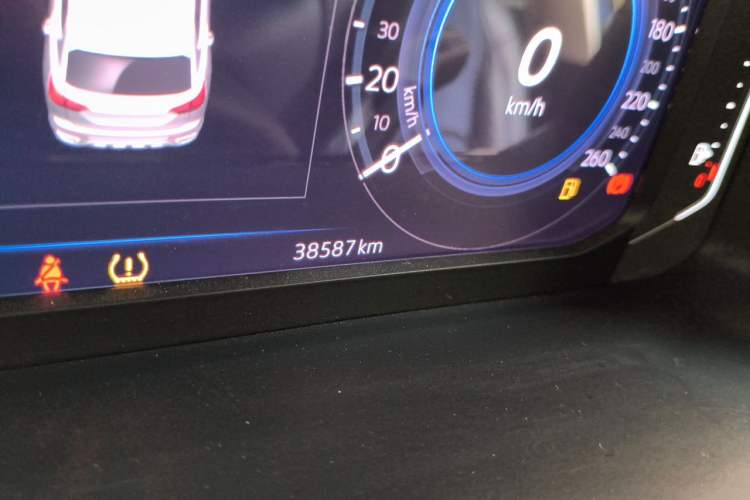Used Volkswagen Tayron GTE Plug-in Hybrid 2020 1.4T Luxury Model Odometer Close Up
