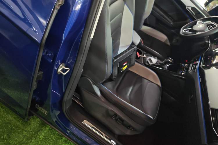 Used Volkswagen Tayron GTE Plug-in Hybrid 2020 1.4T Luxury Model Right Front Seat
