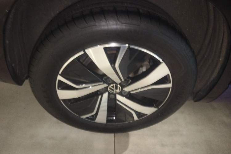 Used Volkswagen Tayron GTE Plug-in Hybrid 2020 1.4T Luxury Model Right Rear Wheel Hub