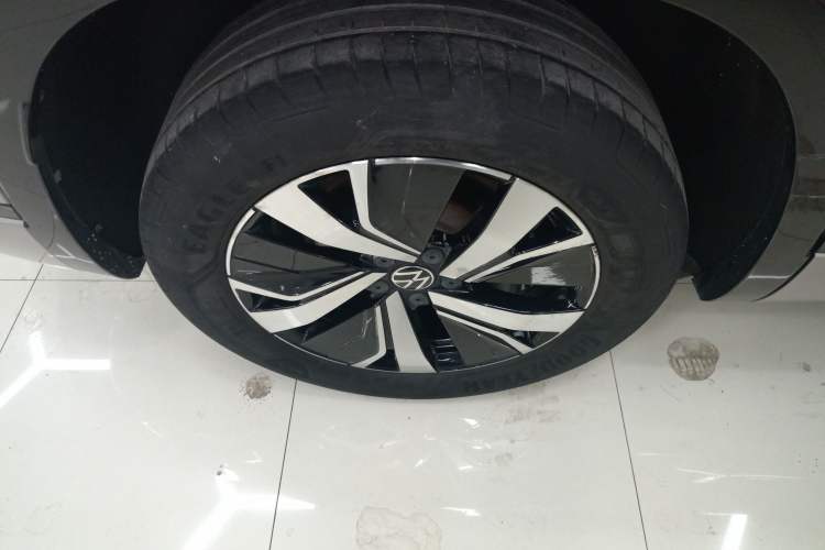 Used Volkswagen Tayron GTE Plug-in Hybrid 2020 1.4T Luxury Model Right Rear Wheel Hub