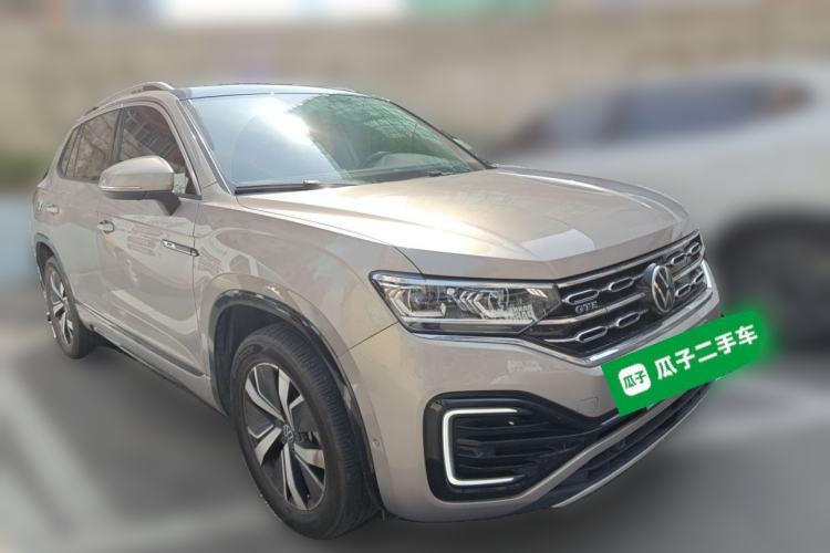 Used Volkswagen Tayron GTE Plug-in Hybrid 2020 1.4T Luxury Model Front Right 45 Deg