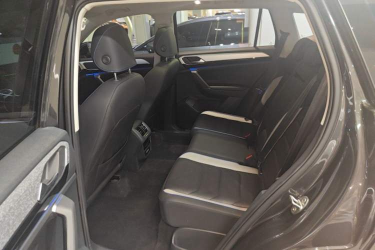 Used Volkswagen Tayron GTE Plug-in Hybrid 2020 1.4T Luxury Model Left Rear Seat