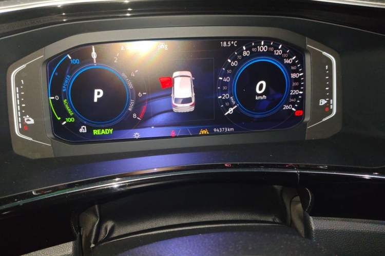 Used Volkswagen Tayron GTE Plug-in Hybrid 2020 1.4T Luxury Model Odometer Close Up
