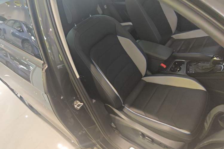 Used Volkswagen Tayron GTE Plug-in Hybrid 2020 1.4T Luxury Model Right Front Seat