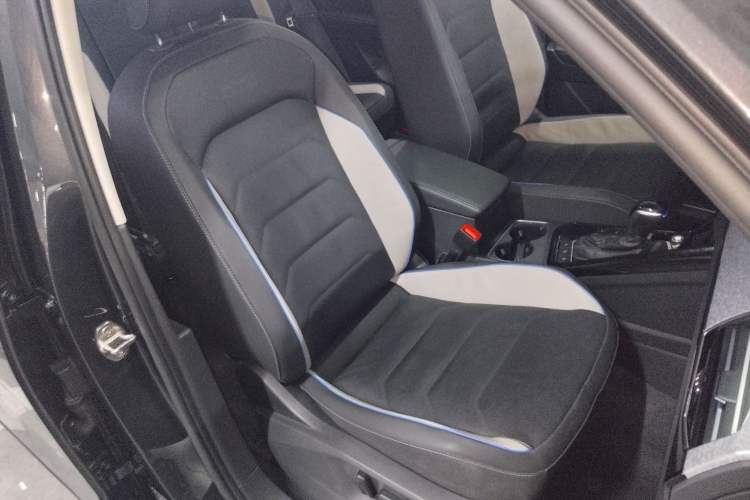 Used Volkswagen Tayron GTE Plug-in Hybrid 2020 1.4T Luxury Model Right Front Seat