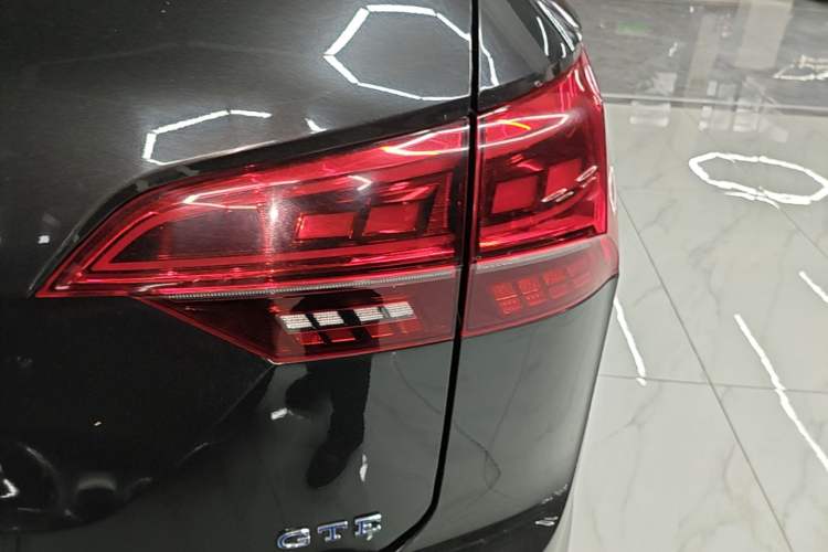 Used Volkswagen Tayron GTE Plug-in Hybrid 2020 1.4T Luxury Model Right Rear Taillight