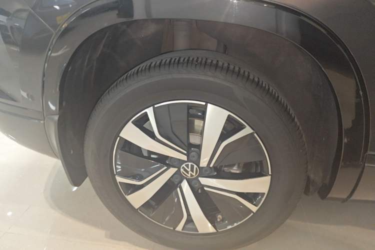Used Volkswagen Tayron GTE Plug-in Hybrid 2020 1.4T Luxury Model Right Rear Wheel Hub