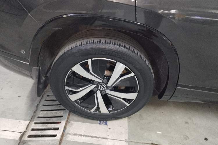 Used Volkswagen Tayron GTE Plug-in Hybrid 2020 1.4T Luxury Model Right Rear Wheel Hub