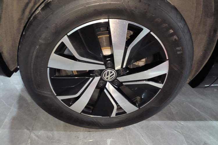 Used Volkswagen Tayron GTE Plug-in Hybrid 2020 1.4T Luxury Model Right Rear Wheel Hub