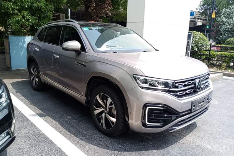 Used Volkswagen Tayron GTE Plug-in Hybrid 2020 1.4T Luxury Model Front Right 45 Deg