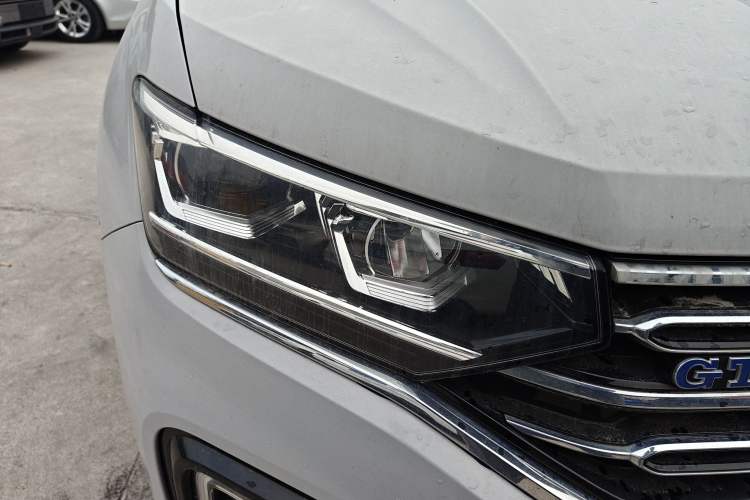 Used Volkswagen Tayron GTE Plug-in Hybrid 2020 1.4T Luxury Model Right Front Headlight