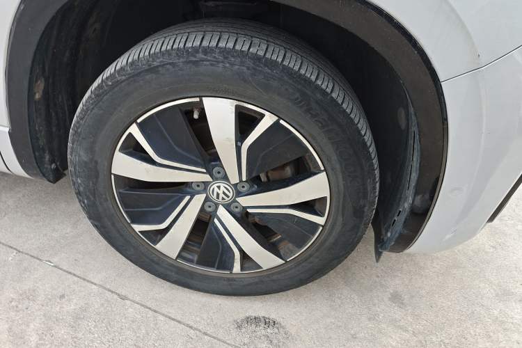 Used Volkswagen Tayron GTE Plug-in Hybrid 2020 1.4T Luxury Model Right Front Wheel Hub