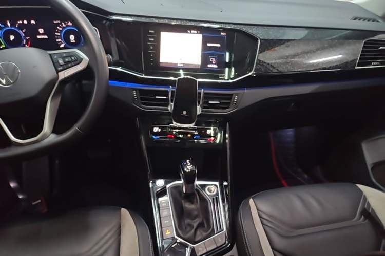 Used Volkswagen Tayron GTE Plug-in Hybrid 2020 1.4T Luxury Model Audio And AC Panel