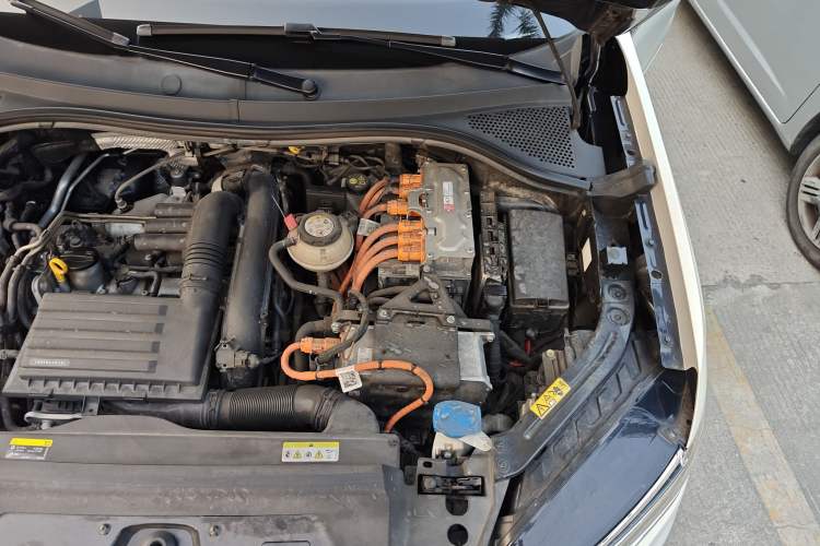 Used Volkswagen Tayron GTE Plug-in Hybrid 2020 1.4T Luxury Model Engine Bay Left