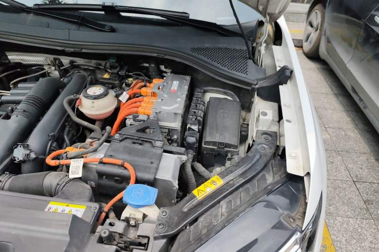 Used Volkswagen Tayron GTE Plug-in Hybrid 2020 1.4T Luxury Model Engine Bay Left