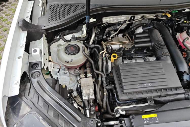 Used Volkswagen Tayron GTE Plug-in Hybrid 2020 1.4T Luxury Model Engine Bay Right