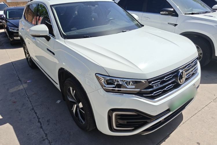 Used Volkswagen Tayron GTE Plug-in Hybrid 2020 1.4T Luxury Model Front Right 45 Deg