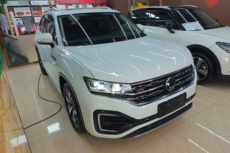 Used Volkswagen Tayron GTE Plug-in Hybrid 2020 1.4T Luxury Model Front Right 45 Deg
