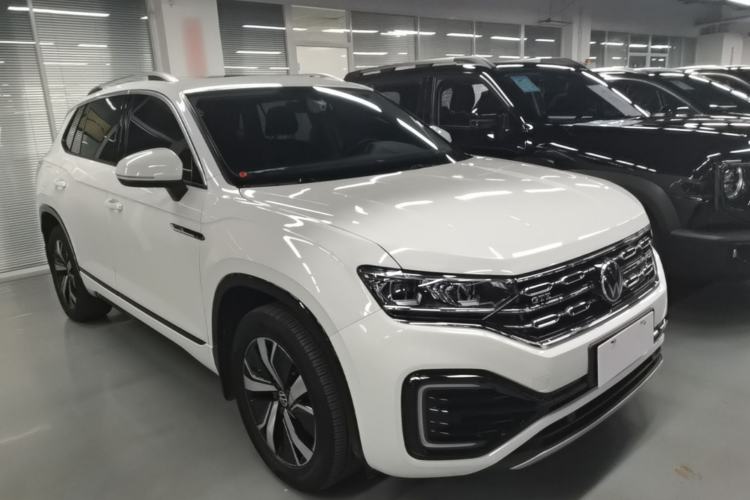 Used Volkswagen Tayron GTE Plug-in Hybrid 2020 1.4T Luxury Model Front Right 45 Deg