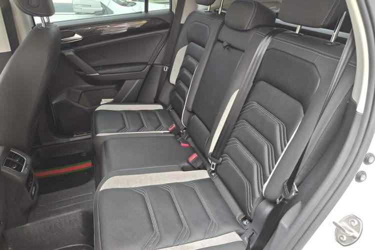 Used Volkswagen Tayron GTE Plug-in Hybrid 2020 1.4T Luxury Model Left Rear Seat
