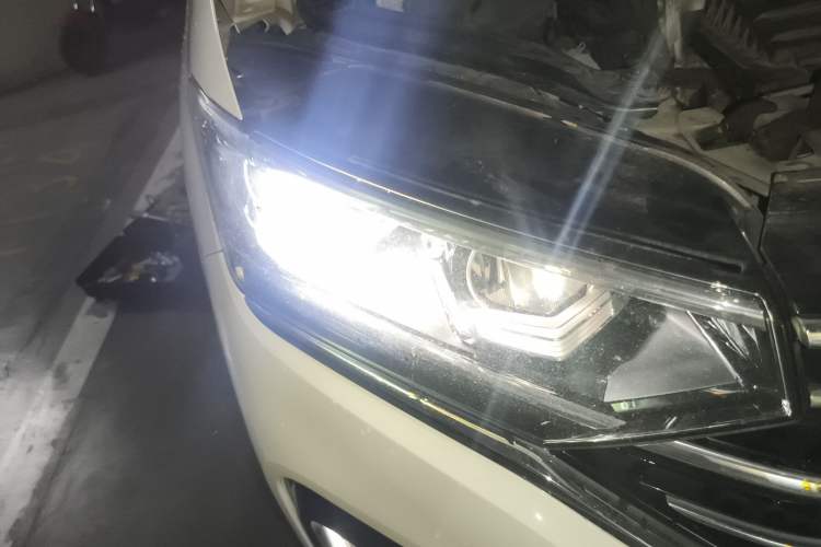 Used Volkswagen Tayron GTE Plug-in Hybrid 2020 1.4T Luxury Model Right Front Headlight