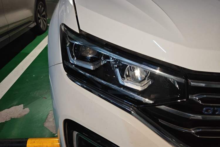 Used Volkswagen Tayron GTE Plug-in Hybrid 2020 1.4T Luxury Model Right Front Headlight