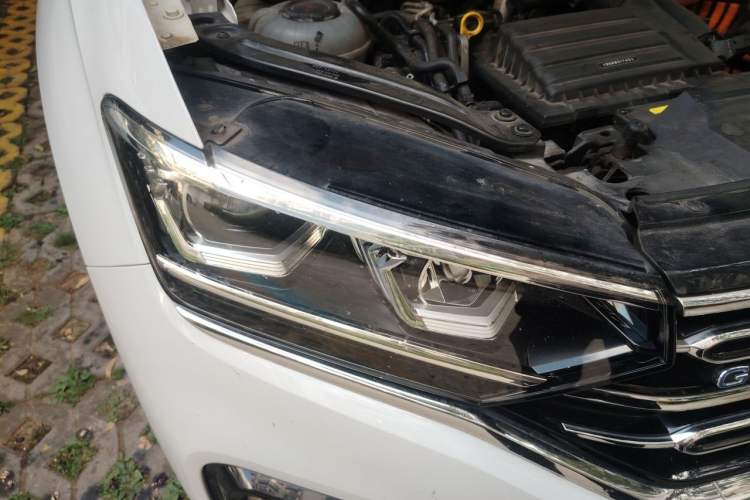 Used Volkswagen Tayron GTE Plug-in Hybrid 2020 1.4T Luxury Model Right Front Headlight
