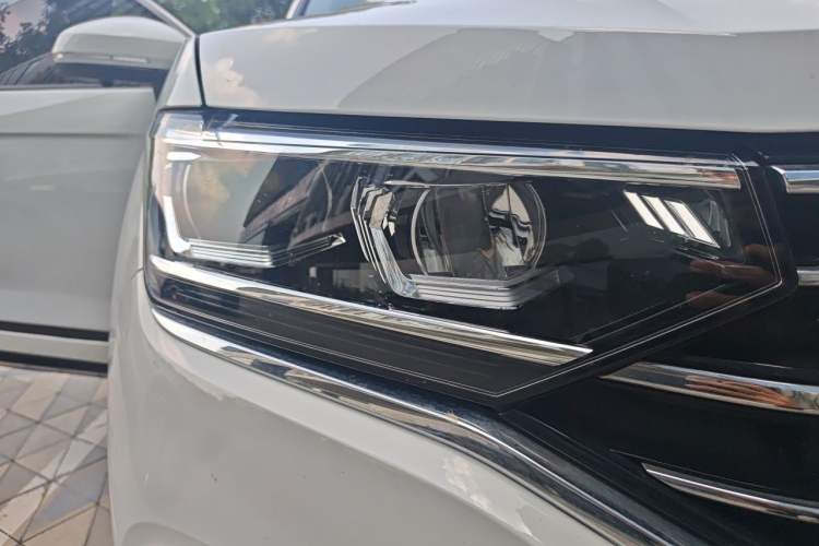 Used Volkswagen Tayron GTE Plug-in Hybrid 2020 1.4T Luxury Model Right Front Headlight