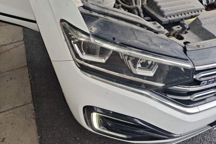 Used Volkswagen Tayron GTE Plug-in Hybrid 2020 1.4T Luxury Model Right Front Headlight