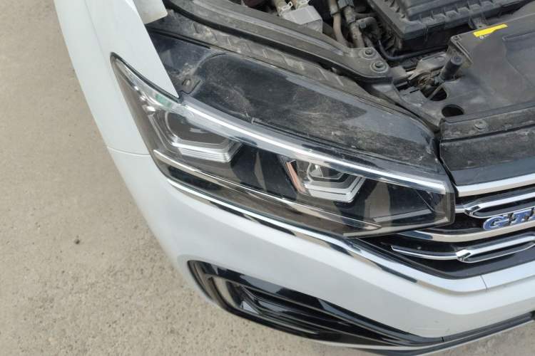 Used Volkswagen Tayron GTE Plug-in Hybrid 2020 1.4T Luxury Model Right Front Headlight
