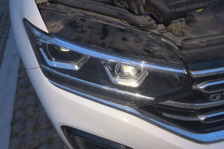 Used Volkswagen Tayron GTE Plug-in Hybrid 2020 1.4T Luxury Model Right Front Headlight