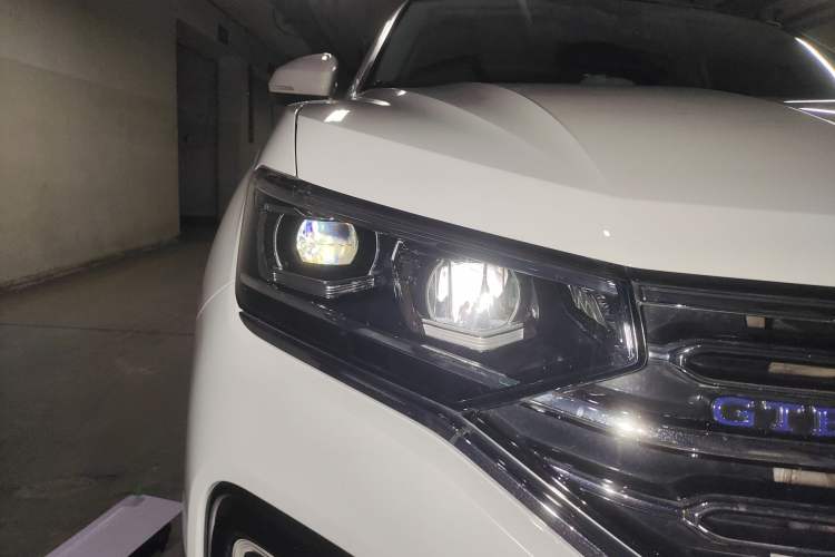 Used Volkswagen Tayron GTE Plug-in Hybrid 2020 1.4T Luxury Model Right Front Headlight