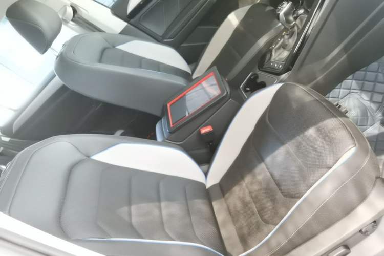 Used Volkswagen Tayron GTE Plug-in Hybrid 2020 1.4T Luxury Model Right Front Seat