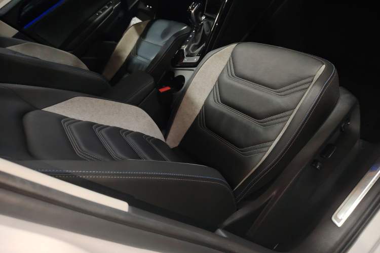 Used Volkswagen Tayron GTE Plug-in Hybrid 2020 1.4T Luxury Model Right Front Seat