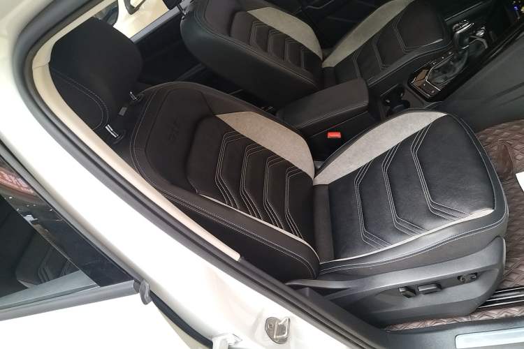 Used Volkswagen Tayron GTE Plug-in Hybrid 2020 1.4T Luxury Model Right Front Seat