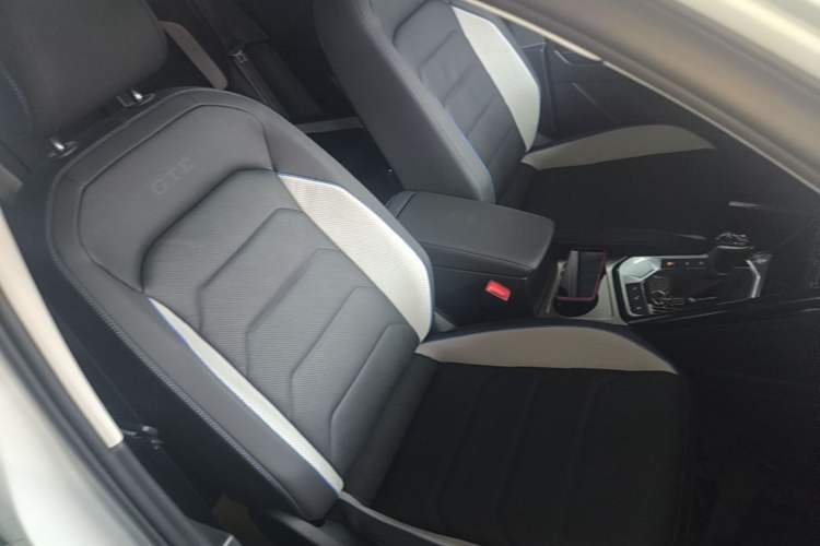 Used Volkswagen Tayron GTE Plug-in Hybrid 2020 1.4T Luxury Model Right Front Seat