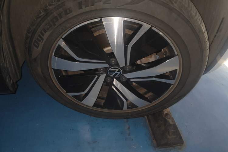 Used Volkswagen Tayron GTE Plug-in Hybrid 2020 1.4T Luxury Model Right Front Wheel Hub