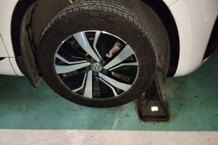 Used Volkswagen Tayron GTE Plug-in Hybrid 2020 1.4T Luxury Model Right Front Wheel Hub