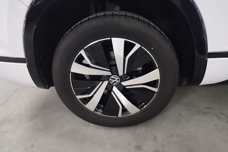 Used Volkswagen Tayron GTE Plug-in Hybrid 2020 1.4T Luxury Model Right Rear Wheel Hub