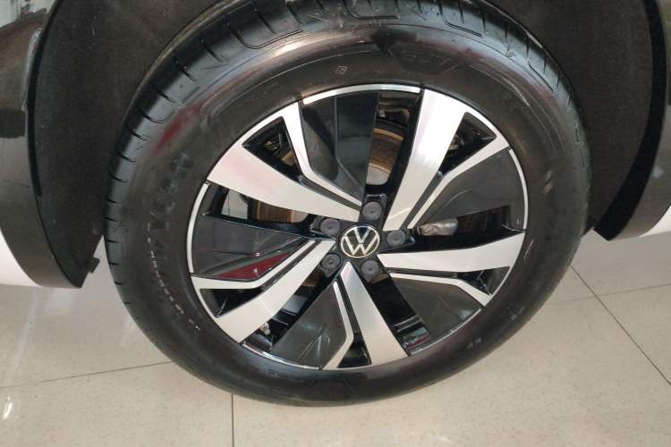 Used Volkswagen Tayron GTE Plug-in Hybrid 2020 1.4T Luxury Model Right Rear Wheel Hub